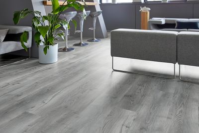 Vinyylilattia mFLOR Bramber Chestnut 81603 Pippuria 3,45m2